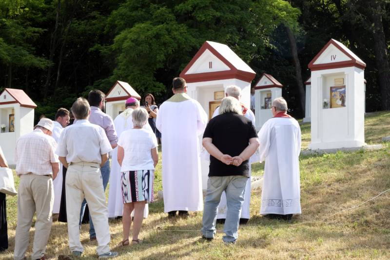 2021.06.30_Gödre felújított kálvária (56).JPG